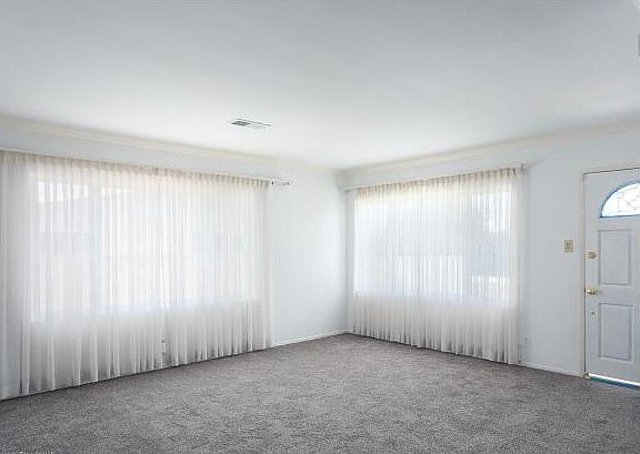 Living room with Milgard windows through out the house