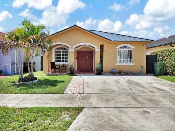 426 W 70th St, Hialeah, FL 33014
