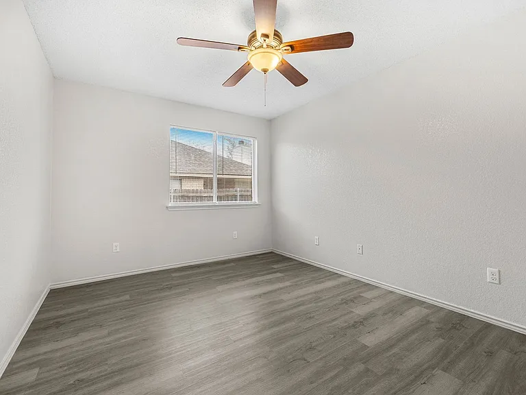 1005 Judy Ln — Photo 7