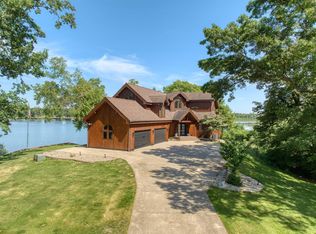 6885 S Price Lake Dr, Jackson, MI 49201