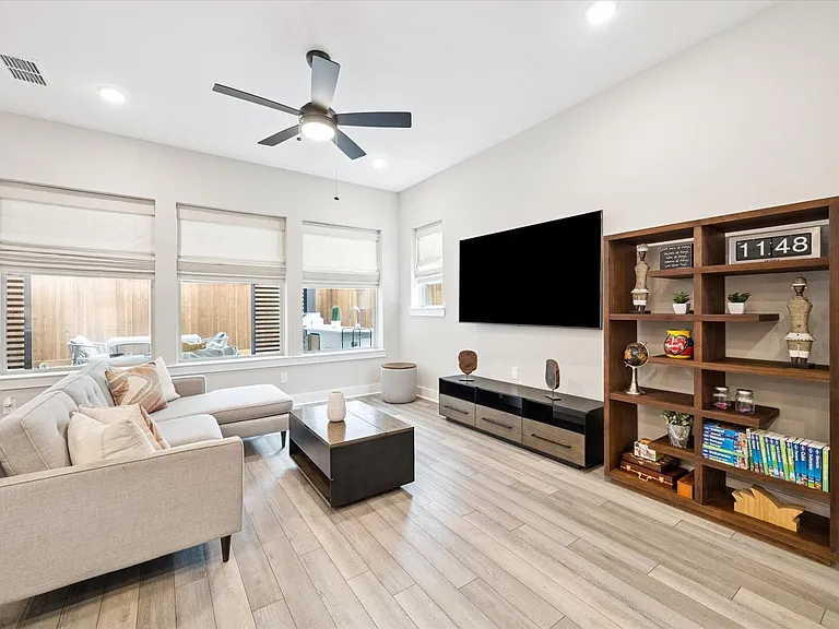10974 Hewitt Cliff Ln — Photo 8