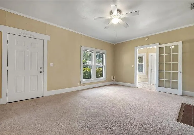1600 Green St — Photo 4