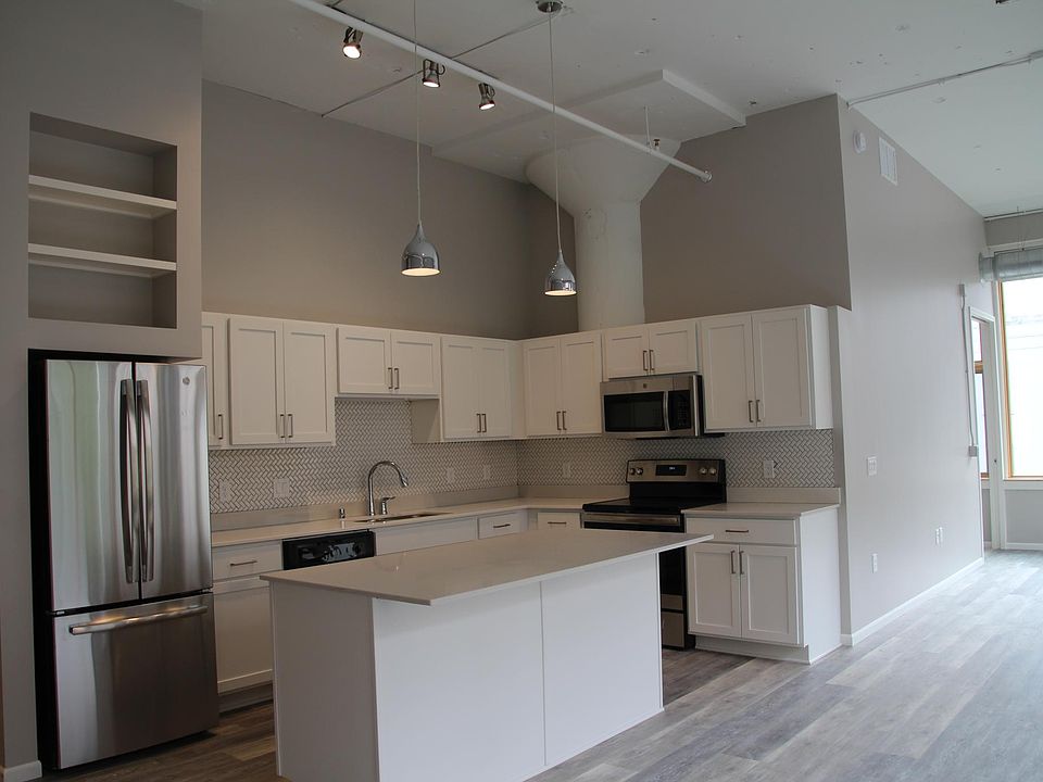 1st image of 133 7th St E APT 305