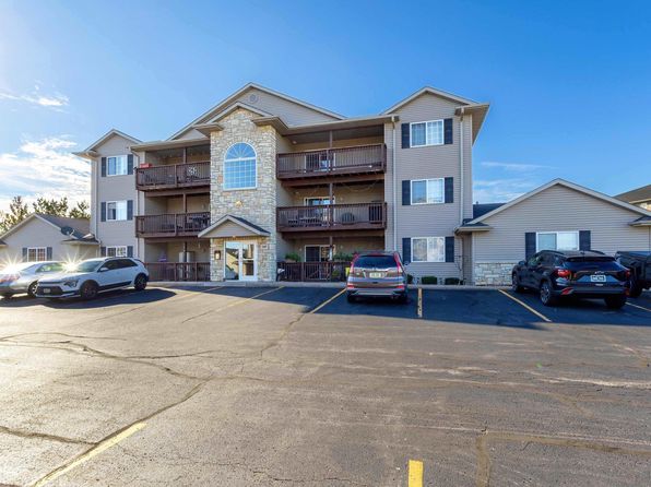 3209 S 16th Ave UNIT 302, Eldridge, IA 52748