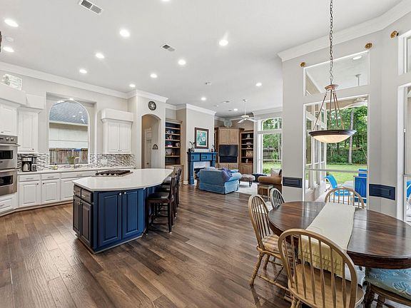 4th image of 54 N Wooded Brook Cir