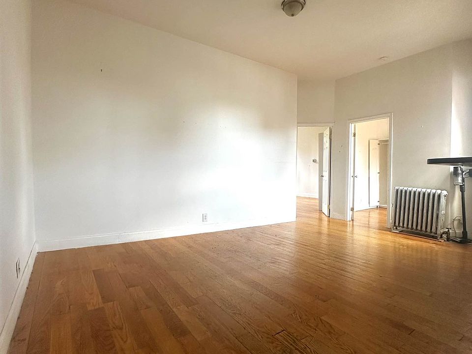 1st image of 221 E Broadway APT 22
