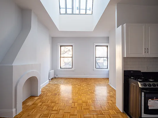 Rented by City Connections Realty | media 6