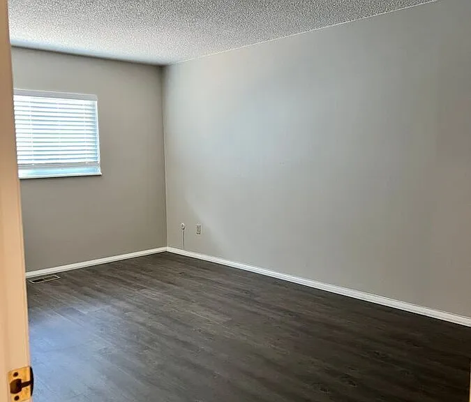 11194 Forest Ave — Photo 5