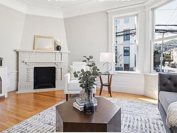 Livingroom with view of Twin Peaks