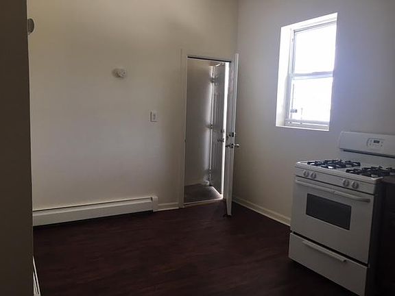 kitchen eating area