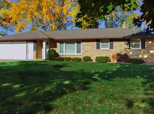 1112 Blue Ridge Dr, Green Bay, WI 54304