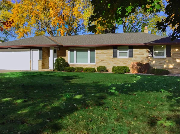 1112 Blue Ridge Dr, Green Bay, WI 54304