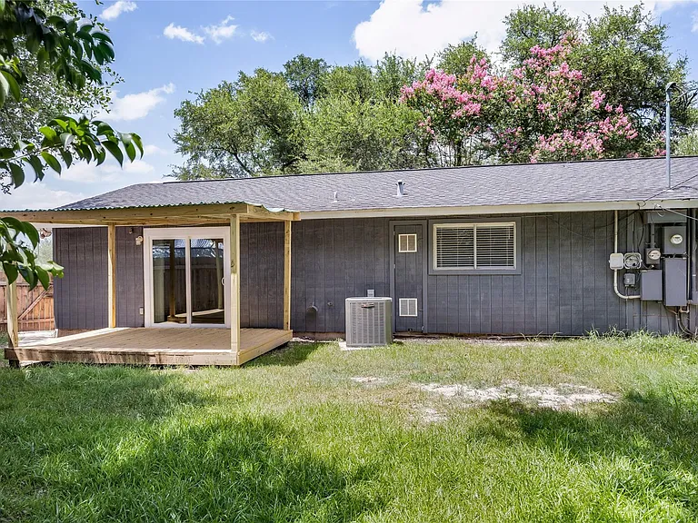 8803 Westover Club Dr #B — Photo 24