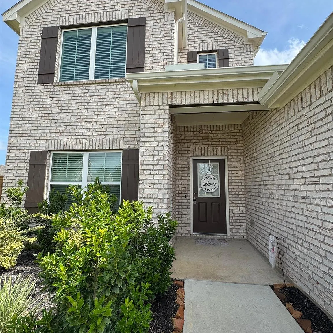 5 bed, 3.0 bath, 2741 sqft, $3,150 — Photo 2