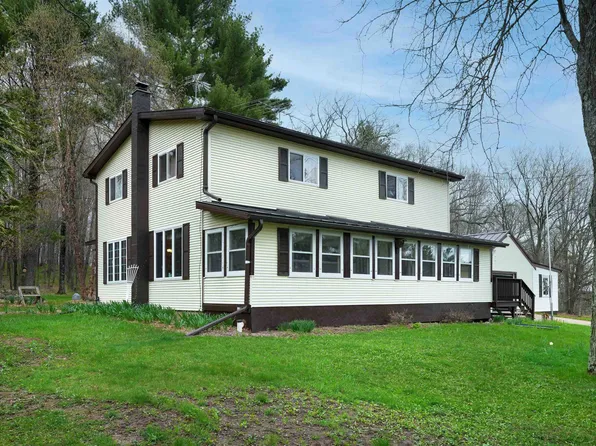 N2729 Hartman Creek Rd, Waupaca, WI 54981