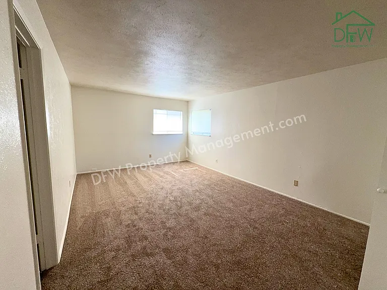 1336 Burmeister Rd — Photo 11