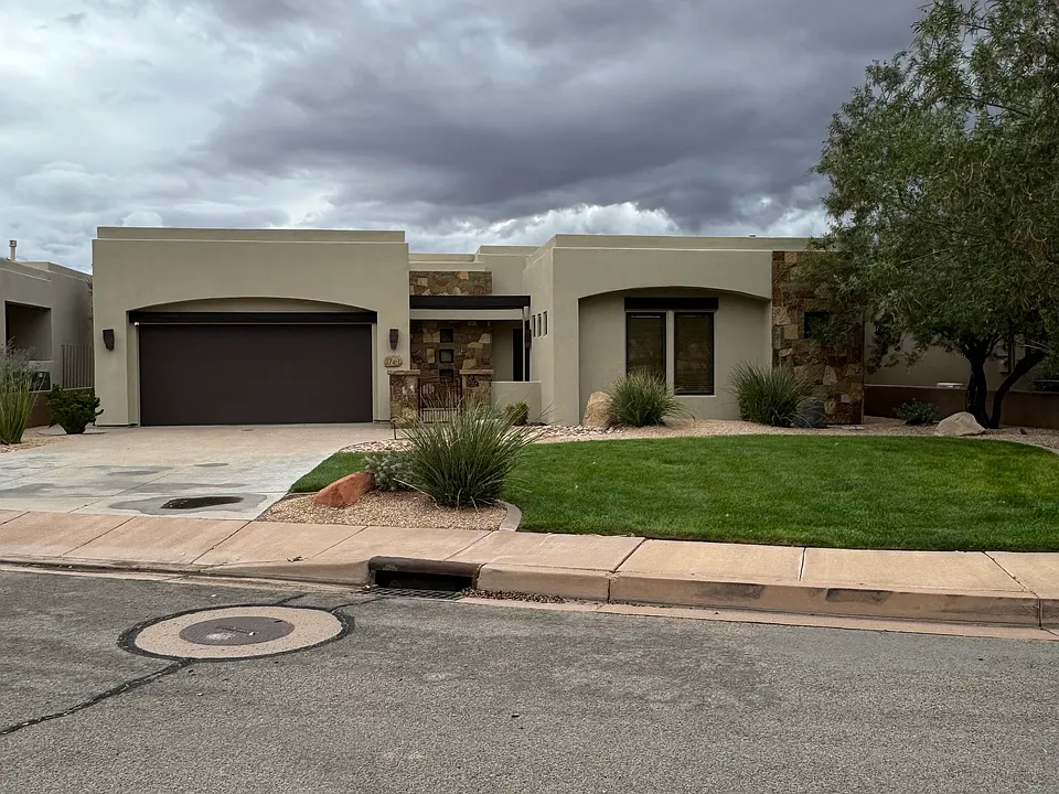 1761 W Red Cloud Cir