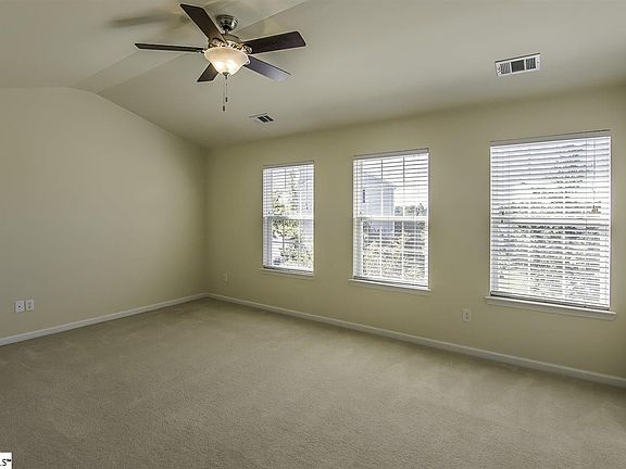 5th image of 110 Forsythia Dr
