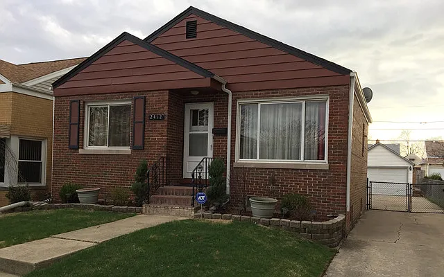2412 Spruce St photo 1