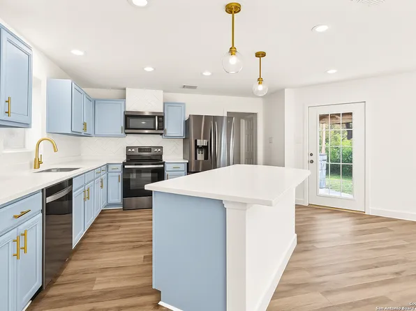 1687 Fir Circle, Schertz, TX 78154