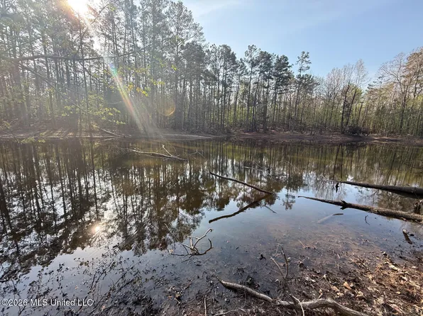 674 J Henry Rd #J, Grenada, MS 38901