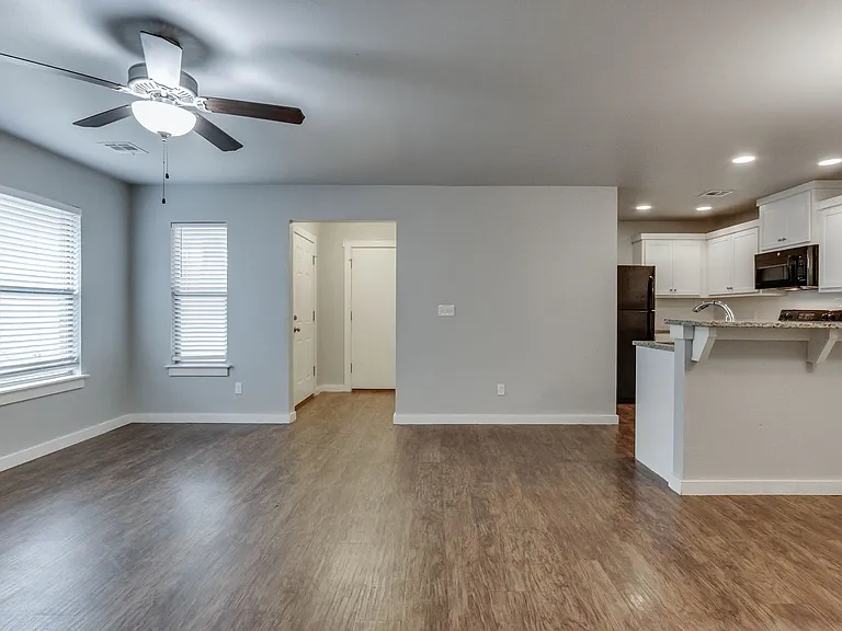 1407 Macalpine St — Photo 9