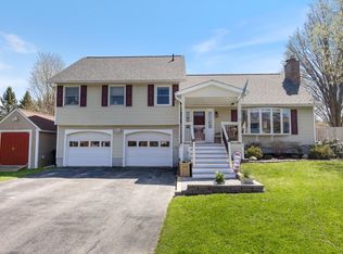 2 Woodland Pl, South Burlington, VT 05403