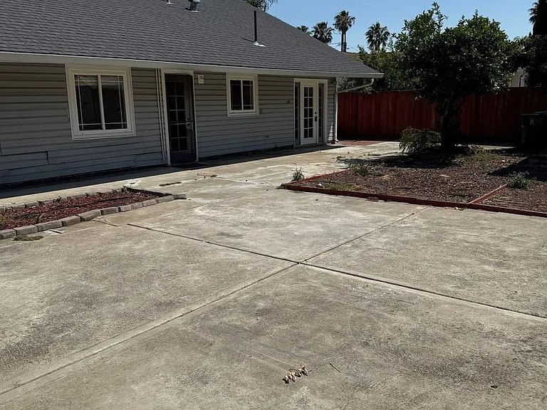 3893 Clough Ave — Photo 2