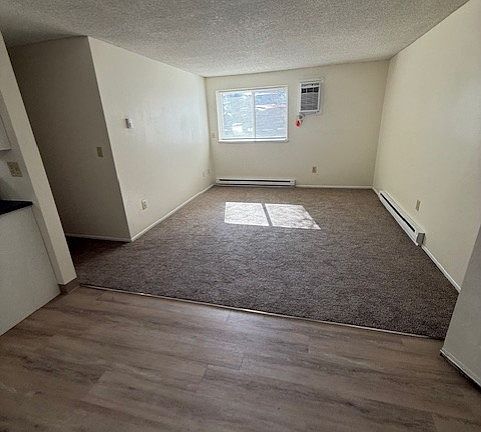 3rd image of 551 E Hawthorne Rd #14