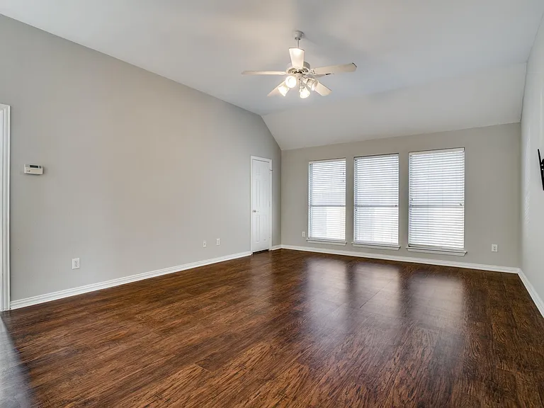 1920 Hillcroft Dr — Photo 12