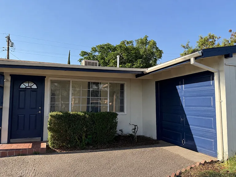 27188 Messina St — Photo 1
