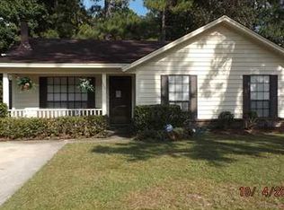 150 S Robin Hood Dr, Savannah, GA 31406