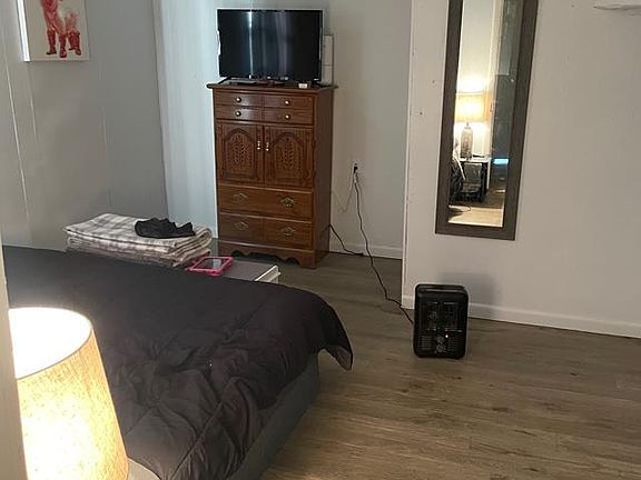 4th image of 501 W 6th St