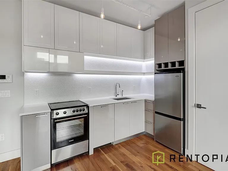 1038 Greene Ave #3F — Photo 3