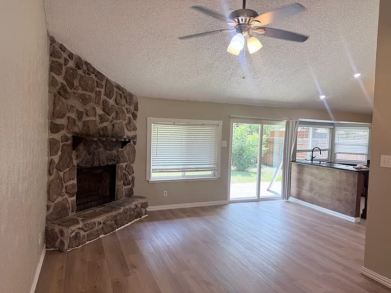 2104 Sunrise Trl — Photo 7
