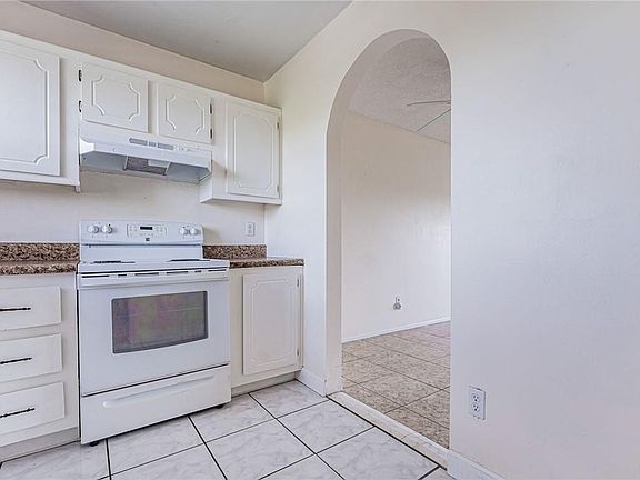 4th image of 3050 E Sunrise Lakes Drive #408