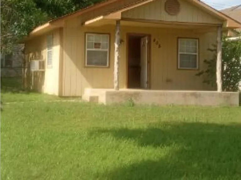 405 NW Euclid Ave — Photo 1