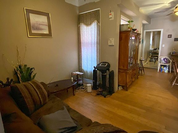 3rd image of 932 W Susquehanna Ave