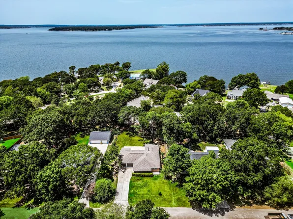 13185 Crest Dr, Willis, TX 77318
