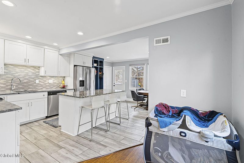 5th image of 2041 Morrow Avenue
