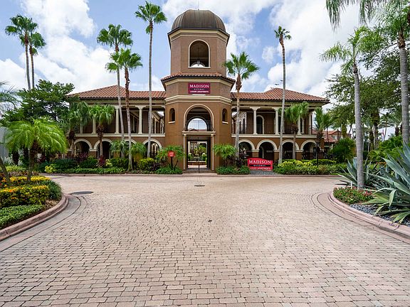 Community entrance drive