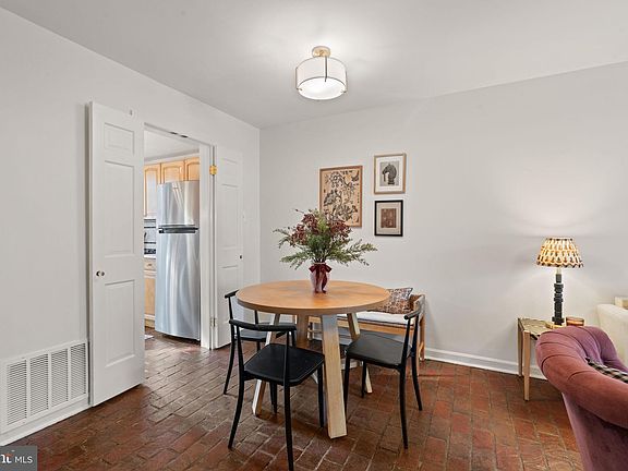 4th image of 407 Wilkes St