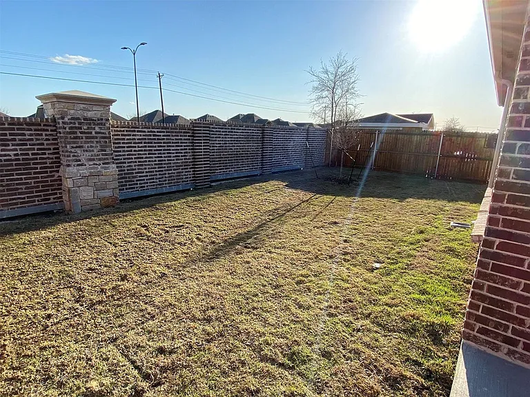 2816 Redbud Ln — Photo 31