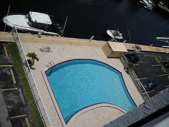 3rd image of 2020 NE 135th St APT 1009