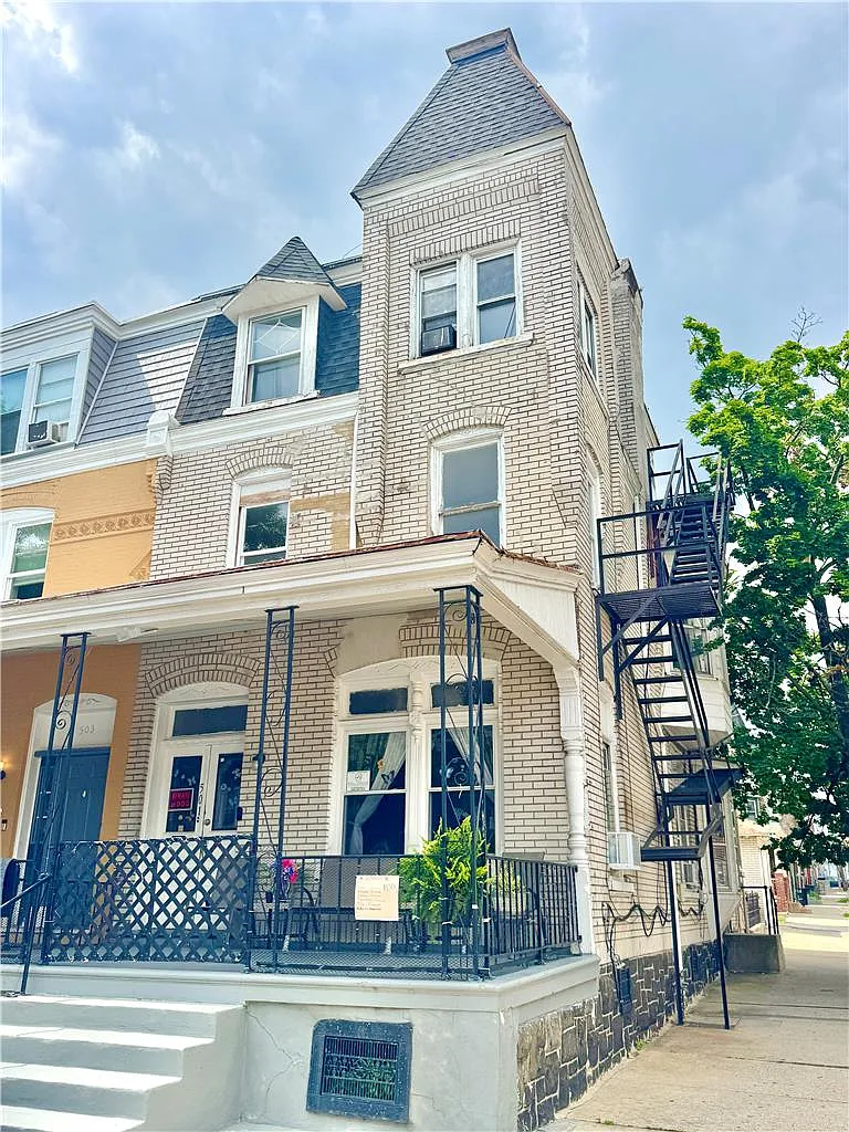 2 bed, 1.0 bath, 800 sqft, $1,175 — Photo 1