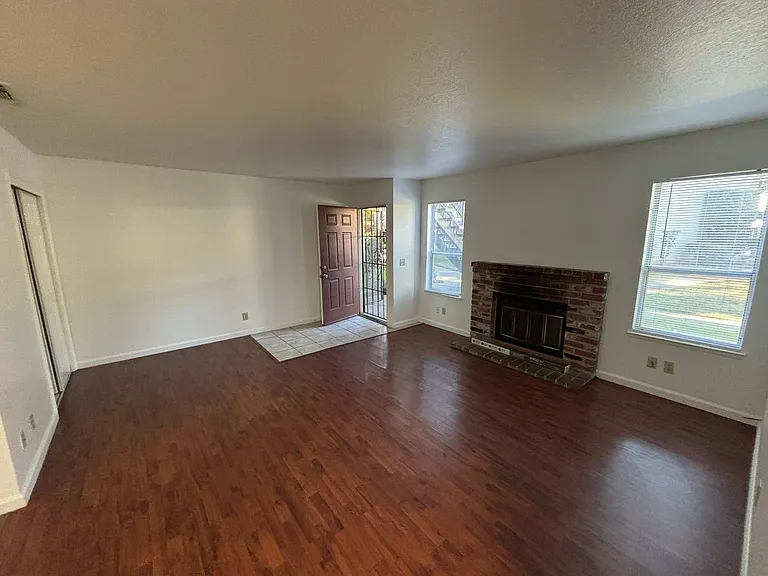 9153 Newhall Dr #109 — Photo 3