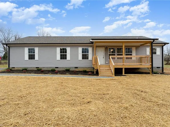 229 S Asheboro St, Liberty, NC 27298