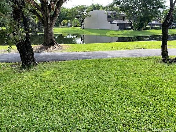 Covered and screened patio on golf course