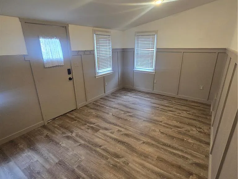 3129 Moravian Ave — Photo 9