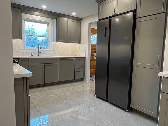 4th image of 74 Lennox Ave